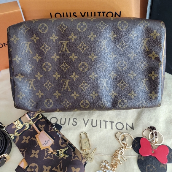 COPY - Authentic Louis Vuitton Monogram Speedy 30 - Picture 9 of 17